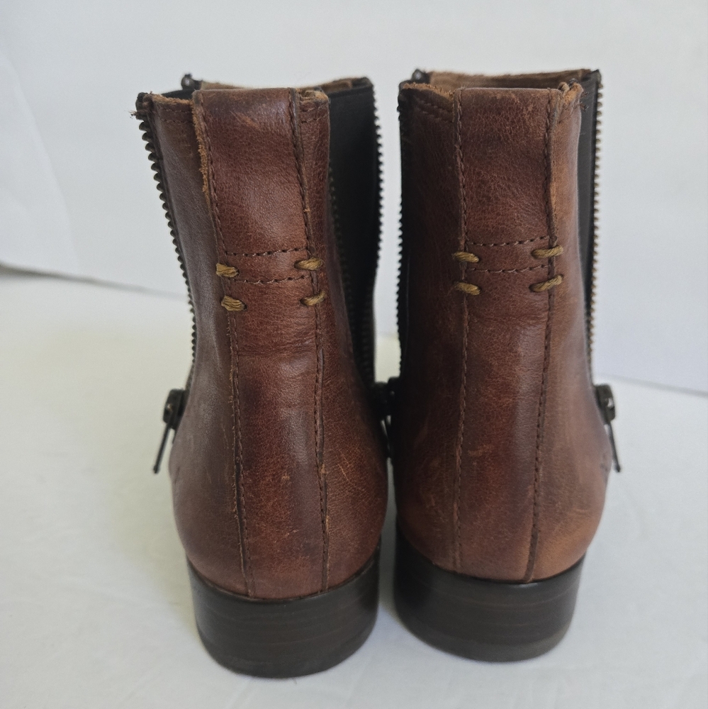 Frye Chelsea Leather Boots Camel Tan size 6 - Picture 10 of 13